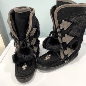 Beautiful Manitoba Mukluks Boots